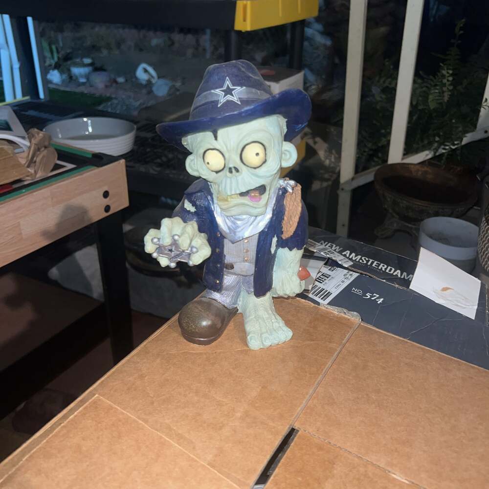 Forever Collectibles NFL Dallas Cowboys 8” Team Zombie Forever Nightmares